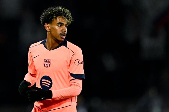 Barcelona's Spanish forward #10 Lamine Yamal looks on during the UEFA Champions League first round day 3 football match between Paris Saint-Germain (PSG) and FC Barcelona at the Parc de Princes stadium in Paris on October 20, 2026. (Photo by JULIEN DE ROSA / AFP)