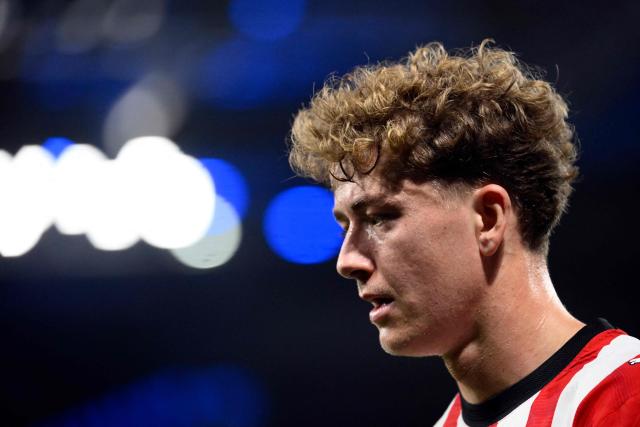 PSV Eindhoven's Dutch midfielder #21 Sven Mijnans is pictured during the UEFA Champions League first round day 3 football match between FC Porto and PSV Eindhoven at Dragao stadium in Porto, on October 20, 2026 (Photo by Miguel RIOPA / AFP)