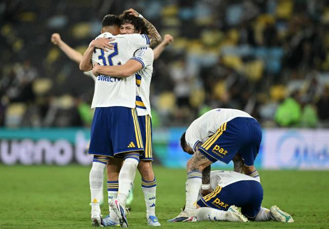 Boca Juniors players celebrate their victory at the end of the Copa Sudamericana semifinal second leg football match between Brazil's Vasco da Gama and Argentina's Boca Juniors at the Maracana stadium in Rio de Janeiro, Brazil, on October 20, 2026. (Photo by MAURO PIMENTEL / AFP)