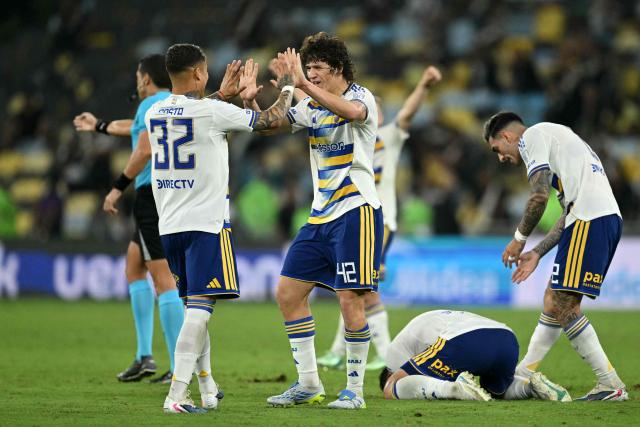 Boca Juniors' defender #32 Ayrton Costa and Boca Juniors' defender #42 Facundo Herrera celebrate their victory at the end of the Copa Sudamericana semifinal second leg football match between Brazil's Vasco da Gama and Argentina's Boca Juniors at the Maracana stadium in Rio de Janeiro, Brazil, on October 20, 2026. (Photo by MAURO PIMENTEL / AFP)