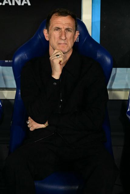 Boca Juniors' head coach Rodolfo Arruabarrena looks on before the Copa Sudamericana semifinal second leg football match between Brazil's Vasco da Gama and Argentina's Boca Juniors at the Maracana stadium in Rio de Janeiro, Brazil, on October 20, 2026. (Photo by Pablo PORCIUNCULA / AFP)