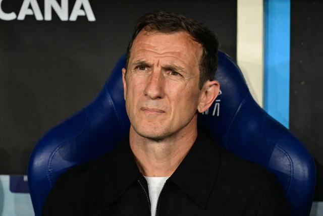 Boca Juniors' head coach Rodolfo Arruabarrena looks on before the Copa Sudamericana semifinal second leg football match between Brazil's Vasco da Gama and Argentina's Boca Juniors at the Maracana stadium in Rio de Janeiro, Brazil, on October 20, 2026. (Photo by Pablo PORCIUNCULA / AFP)