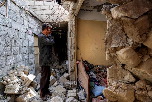 TOPSHOT - A man reacts as he stands before a destroyed building in the aftermath of a reported missile attack on a residential neighbourhood in Taiz in western Yemen on October 20, 2026. (Photo by Ahmad AL-BASHA / AFP)