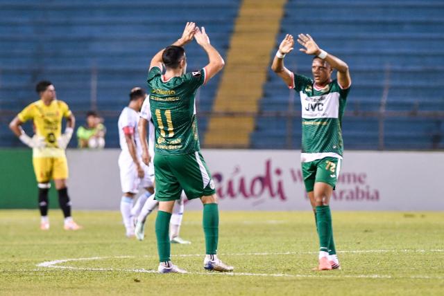 Marathon's Argentine forward #11 Nicolas Messiniti celebrates scoring a goal during the first-leg play-in football match of the 2026 Concacaf Central American Cup between Honduras' CD Marathon and El Salvador's Alianza FC at the Francisco Morazan Stadium in San Pedro Sula, Honduras, on October 20, 2026. (Photo by Orlando SIERRA / AFP)