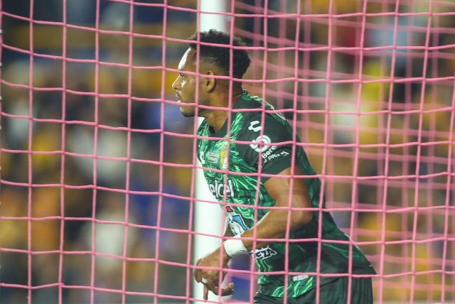 Leon's Panamanian forward #11 Ismael Diaz celebrates scoring his team's first goal during the Liga MX Apertura tournament football match between Tigres and Leon at the Universitario de la UANL stadium in Monterrey, Nuevo Leon state, Mexico, on October 20, 2026. (Photo by Julio Cesar AGUILAR / AFP)