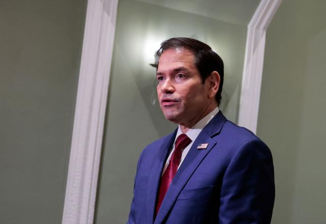 US Secretary of State Marco Rubio speaks with members of the media at the Taj Mahal Palace hotel in Mumbai on October 21, 2026. (Photo by KYLIE COOPER / POOL / AFP)
