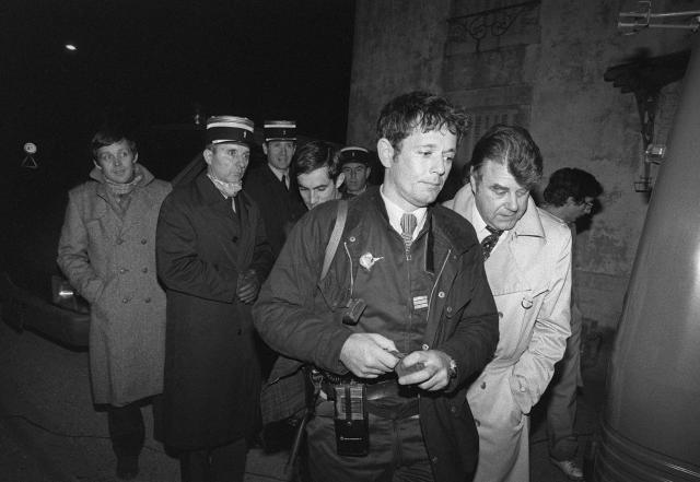 (FILES) Captain Paul Barril (foreground), commander of the GIGN (National Gendarmerie Intervention Group), is pictured with Captain P. Masselin (R) on November 2, 1982, in Deyvillers, during their operation to subdue Ahmed Bouzam, a man who had barricaded himself inside his home. National Gendarmerie Intervention Group (GIGN) co-founder Paul Barril died aged 80, the GIGN announced on October 21, 2026. (Photo by JEAN-CLAUDE DELMAS / AFP)