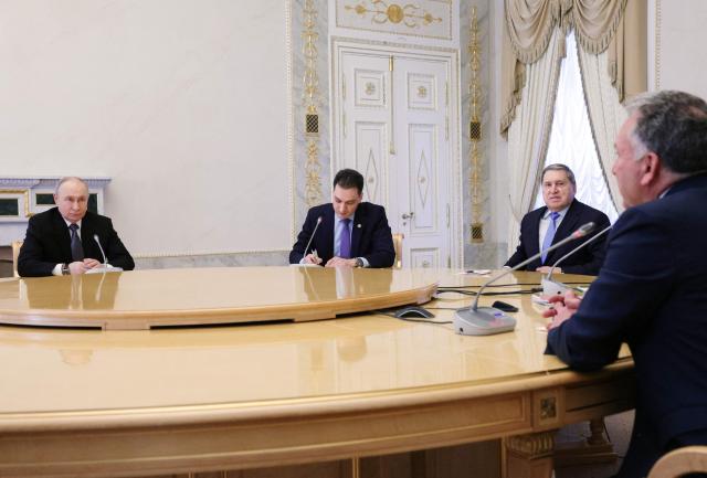 In this pool photograph distributed by the Russian state agency Sputnik, Russia's President Vladimir Putin (L), Kremlin foreign policy aide Yuri Ushakov 2nd R) attend a meeting with US special envoy Steve Witkoff (R) in Saint Petersburg on October 21, 2026. (Photo by Gavriil GRIGOROV / POOL / AFP) / Editor's note: This image is distributed by the Russian state owned agency Sputnik
