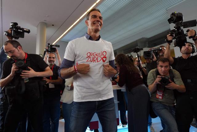 Spanish Prime Minister Pedro Sanchez smiles wearing a T-shirt reading "Lefty pride" during a pre-campaign rally of the Spanish Socialist Party (PSOE) for the upcoming November 29 general election, in Burgos on October 21, 2026. (Photo by Cesar MANSO / AFP)