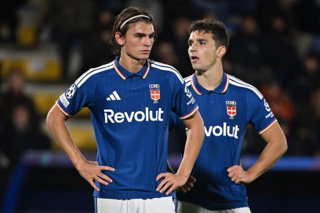 Como's Argentine midfielder #10 Nicolas Paz (L) and Como's Greek forward #09 Tasos Douvikas react during the UEFA Champions League, league phase matchday 3, football match between Como 1907 and Manchester United at the Stadio Giuseppe Sinigaglia in Como, northen Italy on October 21, 2026. (Photo by PIERO CRUCIATTI / AFP)