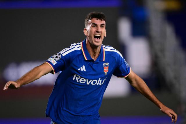 TOPSHOT - Como's Spanish defender #04 Jacobo Ramon celebrates scoring his team's fourth goal during the UEFA Champions League, league phase matchday 3, football match between Como 1907 and Manchester United at the Stadio Giuseppe Sinigaglia in Como, northen Italy on October 21, 2026. (Photo by Marco BERTORELLO / AFP)