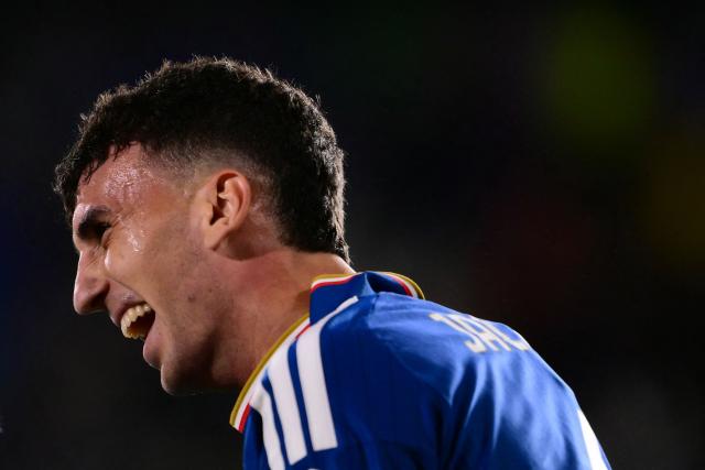 Como's Spanish defender #04 Jacobo Ramon celebrates scoring his team's fourth goal during the UEFA Champions League, league phase matchday 3, football match between Como 1907 and Manchester United at the Stadio Giuseppe Sinigaglia in Como, northen Italy on October 21, 2026. (Photo by Marco BERTORELLO / AFP)