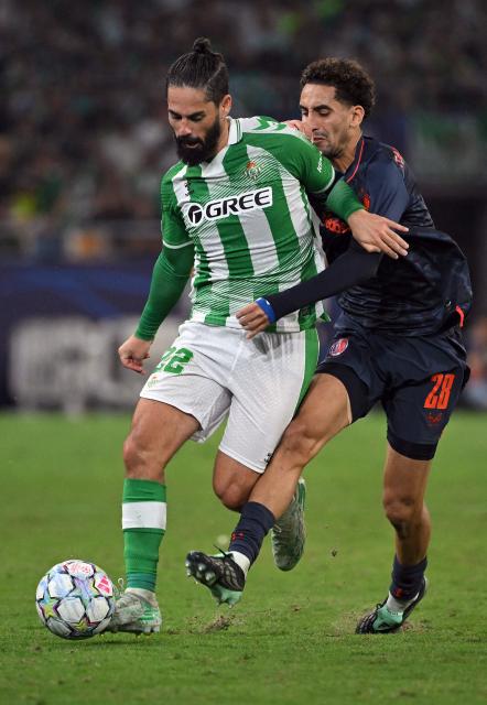 Real Betis' Spanish midfielder #22 Isco and Feyenoord's Moroccan midfielder #28 Oussama Targhalline fight for the ball during their UEFA Champions League first round day 3 football match between Real Betis and Feyenoord at the La Cartuja stadium in Seville on October 21, 2026 (Photo by JORGE GUERRERO / AFP)