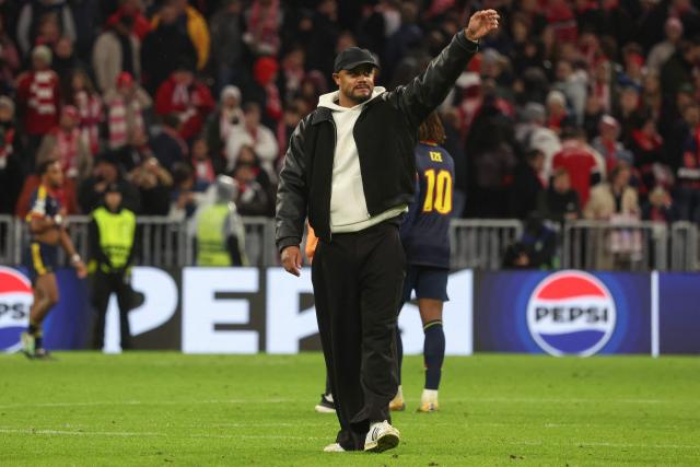Bayern Munich's Belgian head coach Vincent Kompany waves to the fans after the UEFA Champions League football match between FC Bayern Munich and Arsenal FC in Munich, southern Germany on October 21, 2026. (Photo by Karl-Josef HILDENBRAND / AFP)