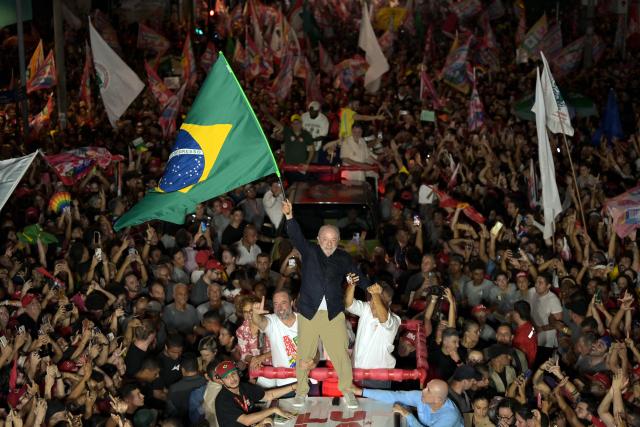 Brazil's President and presidential candidate Luiz Inacio Lula da Silva waves a Brazilian flag during a campaign rally in Belo Horizonte, Brazil on October 21, 2026. Brazil will hold a Presidential election runoff on October 25, 2026. (Photo by DOUGLAS MAGNO / AFP)