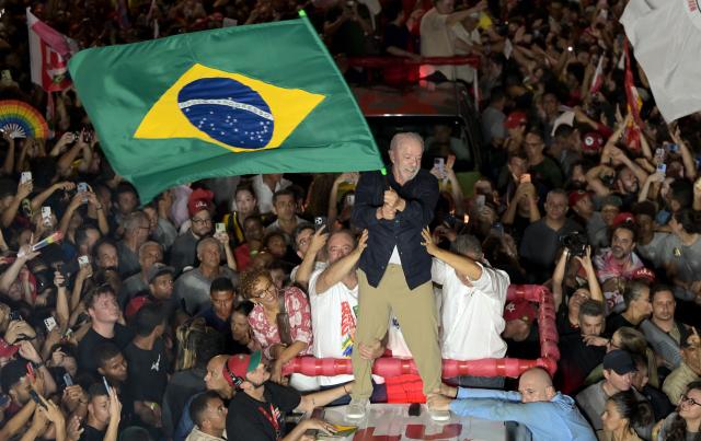 Brazil's President and presidential candidate Luiz Inacio Lula da Silva waves a Brazilian flag during a campaign rally in Belo Horizonte, Brazil on October 21, 2026. Brazil will hold a Presidential election runoff on October 25, 2026. (Photo by DOUGLAS MAGNO / AFP)
