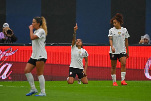 Corinthians' Colombian forward #07 Gisela Robledo celebrates after scoring during the 2026 Women's Copa Libertadores Group A football match between Colombia's Santa Fe and Brazil's Corinthians at the Banco Guayaquil Stadium in Quito on October 21, 2026. (Photo by Rodrigo BUENDIA / AFP)