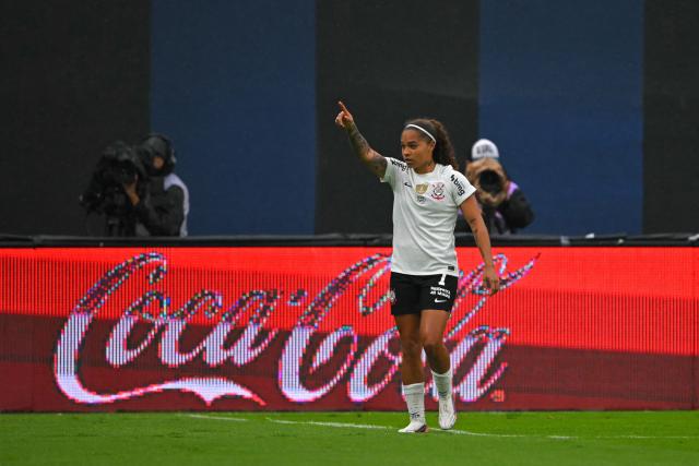 Corinthians' Colombian forward #07 Gisela Robledo celebrates after scoring during the 2026 Women's Copa Libertadores Group A football match between Colombia's Santa Fe and Brazil's Corinthians at the Banco Guayaquil Stadium in Quito on October 21, 2026. (Photo by Rodrigo BUENDIA / AFP)