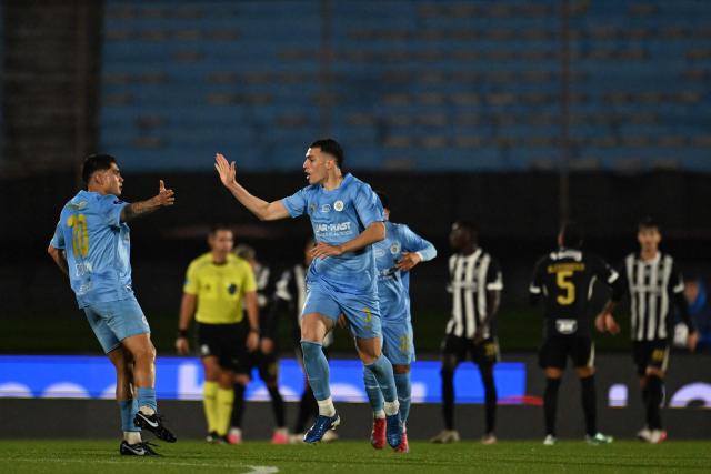 Montevideo City Torque's Argentine defender #03 Kevin Silva celebrates with teammates after scoring his team's first goal during the Copa Sudamericana semifinal second leg football match between Uruguay's Montevideo City Torque and Brazil's Atletico Mineiro at the Centenario stadium in Montevideo on October 21, 2026. (Photo by Eitan ABRAMOVICH / AFP)