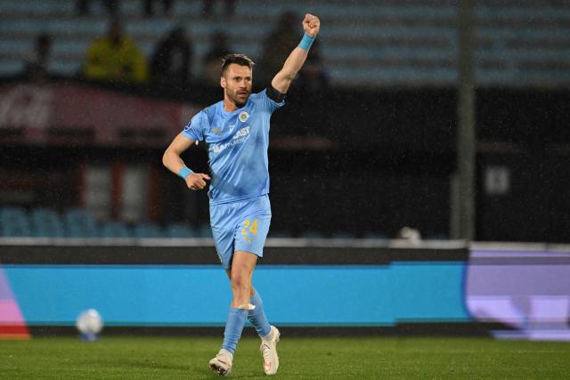Montevideo City Torque's defender #24 Gary Kagelmacher celebrates scoring his team's second goal during the Copa Sudamericana semifinal second leg football match between Uruguay's Montevideo City Torque and Brazil's Atletico Mineiro at the Centenario stadium in Montevideo on October 21, 2026. (Photo by Eitan ABRAMOVICH / AFP)