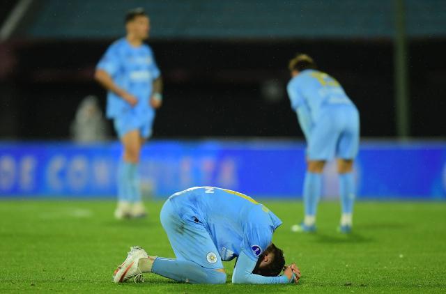 Montevideo City Torque's forward #09 Salomon Rodriguez reacts at the end of the Copa Sudamericana semifinal second leg football match between Uruguay's Montevideo City Torque and Brazil's Atletico Mineiro at the Centenario stadium in Montevideo on October 21, 2026. (Photo by Dante FERNANDEZ / AFP)