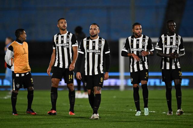Atletico Mineiro players react at the end of the Copa Sudamericana semifinal second leg football match between Uruguay's Montevideo City Torque and Brazil's Atletico Mineiro at the Centenario stadium in Montevideo on October 21, 2026. (Photo by Eitan ABRAMOVICH / AFP)