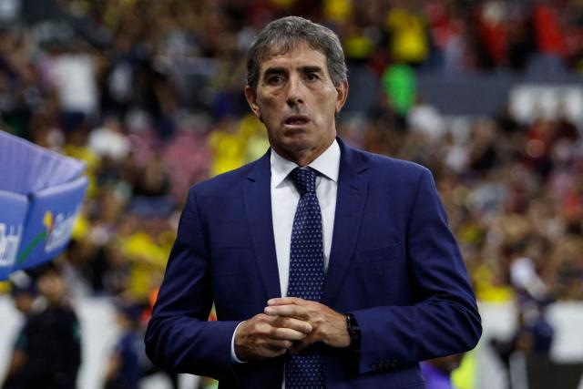 America's Uruguayan head coach Guillermo Almada gestures during the Liga MX Apertura tournament football match between Atlas and America at the Jalisco stadium in Guadalajara, Jalisco state, Mexico on October 21, 2026. (Photo by ULISES RUIZ / AFP)