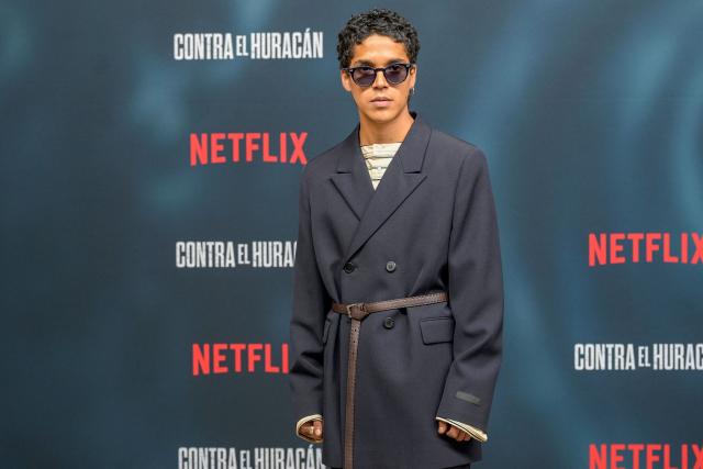 Mexican actor Benny Emmanuel poses on the red carpet for the Mexican film "Contra el Huracan" (Against the Hurricane) at Plaza Antara in Mexico City on October 21, 2026. The film "Against the Hurricane" is based on the story of two survivors of Hurricane Otis, which hit Acapulco in October 2023. (Photo by Alfredo ESTRELLA / AFP)