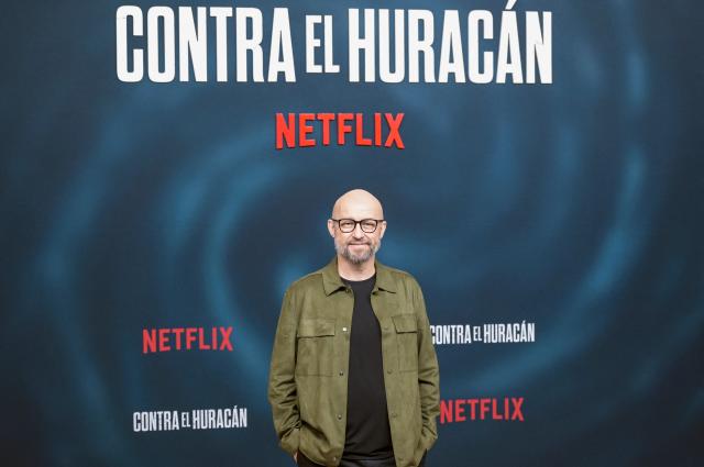 Mexican filmmaker Jorge Michel Grau poses on the red carpet for the Mexican film "Contra el Huracan" (Against the Hurricane) at Plaza Antara in Mexico City on October 21, 2026. The film "Against the Hurricane" is based on the story of two survivors of Hurricane Otis, which hit Acapulco in October 2023. (Photo by Alfredo ESTRELLA / AFP)