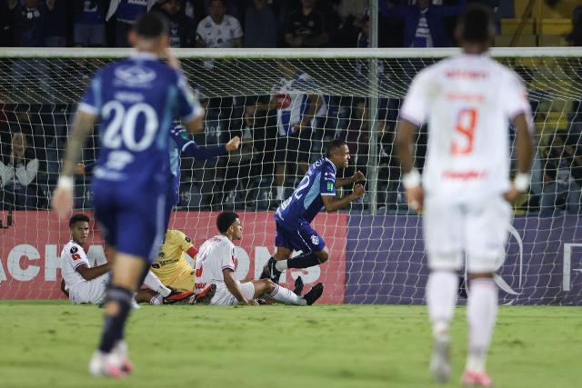 Joaquin Cartagines' US forward #22 Alonso Hernandez celebrates scoring his team's first goal during the first-leg play-in football match of the 2026 Concacaf Central American Cup between Costa Rica's Club Sport Cartagines and Honduras's Olimpia at the Jose Rafael "Fello" Meza Ivankovich Stadium in Cartago, Costa Rica, on October 21, 2026. (Photo by JOHN DURAN / AFP)