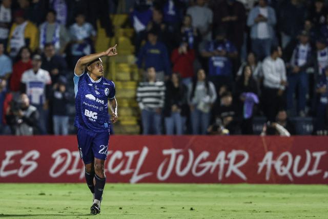 Joaquin Cartagines' US forward #22 Alonso Hernandez celebrates scoring his team's first goal during the first-leg play-in football match of the 2026 Concacaf Central American Cup between Costa Rica's Club Sport Cartagines and Honduras's Olimpia at the Jose Rafael "Fello" Meza Ivankovich Stadium in Cartago, Costa Rica, on October 21, 2026. (Photo by JOHN DURAN / AFP)