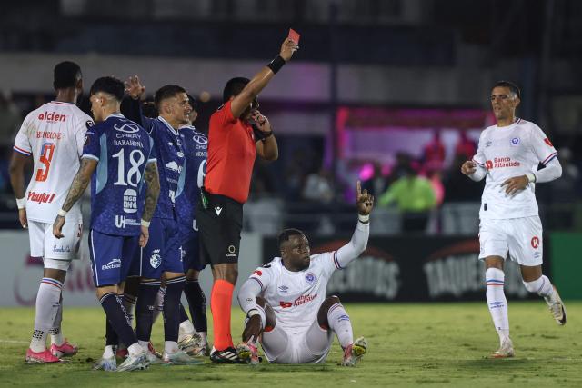 Olimpia's forward #19 Yustin Arboled receives a red card during the first-leg play-in football match of the 2026 Concacaf Central American Cup between Costa Rica's Club Sport Cartagines and Honduras's Olimpia at the Jose Rafael "Fello" Meza Ivankovich Stadium in Cartago, Costa Rica, on October 21, 2026. (Photo by JOHN DURAN / AFP)