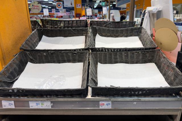 This photograph shows the empty shelves in a supermarket due to a disruption in supplies following road blockades by Italy's hauliers in Quarto, near Naples, on October 21, 2026. The protest by truck drivers, who are demonstrating against rising fuel costs, began on 16 October in the southern regions of Italy and is bringing the country to a standstill, disrupting fuel supplies to petrol stations and food supplies to supermarkets. (Photo by ELIANO IMPERATO / AFP)