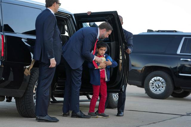 US Vice President JD Vance exits a vehicle in his motorcade as he walks to board Air Force Two at Cincinnati/Northern Kentucky International Airport in Hebron, Kentucky, on October 22, 2026. Vance is travelling to Nebraska for a midterm campaign rally. (Photo by Jacquelyn Martin / POOL / AFP)