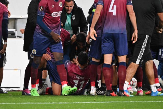SCU Torreense's Spanish forward #11 Manuel Pozo celebrates with team mates after scoring the equalising goal during the UEFA Europa League football match between Ferencvaros and SCU Torreense in Budapest, on October 22, 2026. (Photo by Attila KISBENEDEK / AFP)