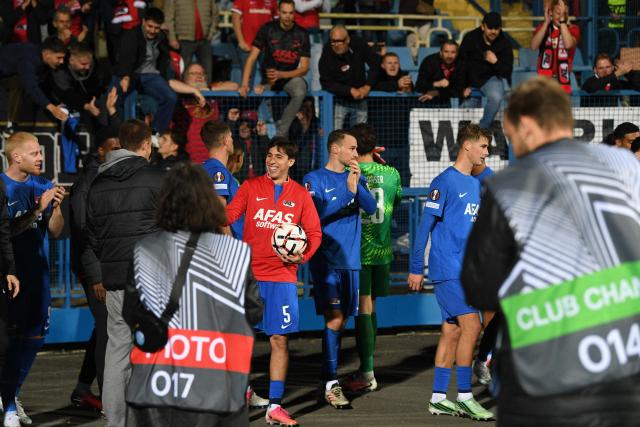 AZ Alkmaar's players celebrate after winning the the UEFA Europa League football match between Ararat-Armenia and AZ Alkmaar at the Republican Stadium named after Vazgen Sargsyan in Yerevan on October 22, 2026. (Photo by KAREN MINASYAN / AFP)