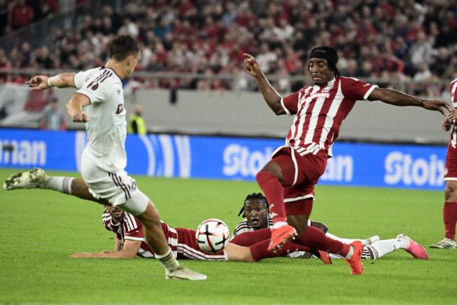 Sparta Praha's Equatorial Guinea midfielder #05 Santiago Eneme (bottom C) eyes the ball during the UEFA Europa League, league phase, matchday 3, football match between Olympiacos and Sparta Praha at Karaiskaki stadium in Athens on October 22, 2026. (Photo by Angelos TZORTZINIS / AFP)