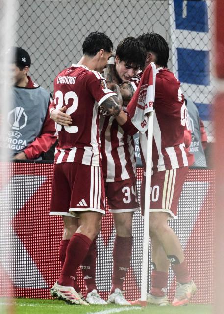 Olympiacos' Mexican forward #34 Armando Gonzalez (C) celebrates scoring his team's first goal during the UEFA Europa League, league phase, matchday 3, football match between Olympiacos and Sparta Praha at Karaiskaki stadium in Athens on October 22, 2026. (Photo by Angelos TZORTZINIS / AFP)