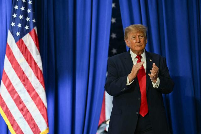 US President Donald Trump arrives to speak at a midterm election campaign rally at Sioux Gateway Airport in Sioux City, Iowa on October 22, 2026. President Trump is travelling the country to try to give a boost to Republicans in tight midterm races. (Photo by Kent NISHIMURA / AFP)