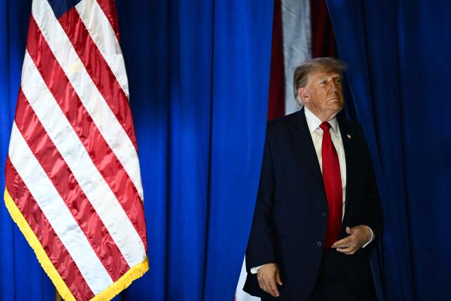 US President Donald Trump arrives to speak at a midterm election campaign rally at Sioux Gateway Airport in Sioux City, Iowa on October 22, 2026. President Trump is travelling the country to try to give a boost to Republicans in tight midterm races. (Photo by Kent NISHIMURA / AFP)
