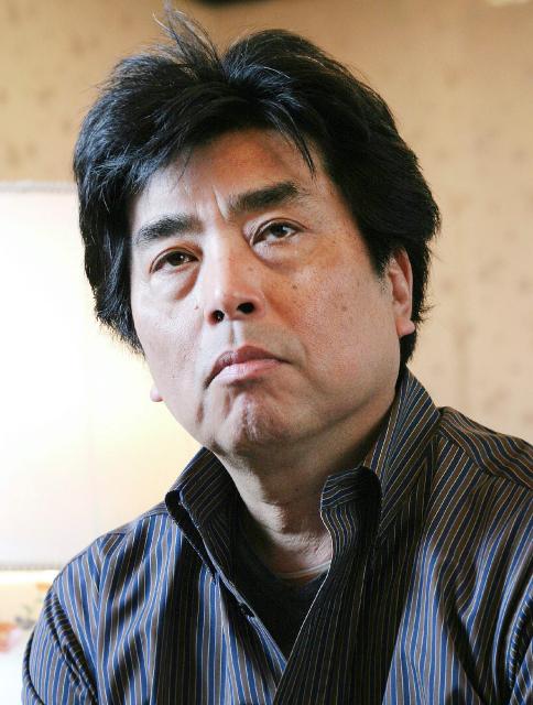 This picture taken on April 15, 2005 shows Japanese novelist Ryu Murakami in Tokyo. Japanese author Ryu Murakami, whose edgy works featured sex and violence galore and were translated globally, has died, his publisher said October 23, 2026. (Photo by JIJI PRESS / AFP) / Japan OUT