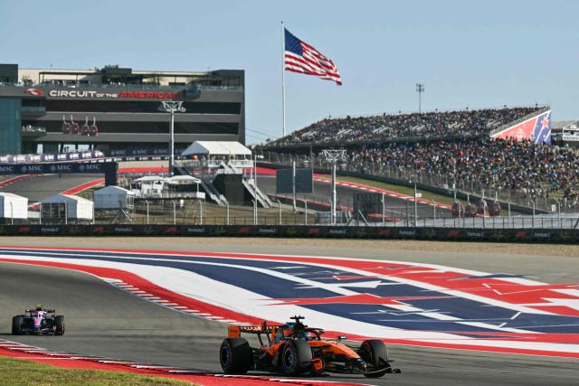McLaren's Australian driver Oscar Piastri (R) and Alpine's Argentine driver Franco Colapinto (L) race during the second practice session for the United States Formula One Grand Prix at the Circuit of the Americas in Austin, Texas, on October 23, 2026. (Photo by ANGELA WEISS / AFP)
