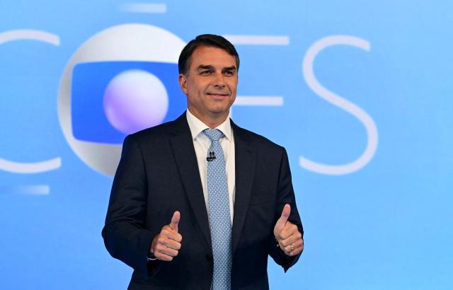 Brazil's right-wing presidential candidate Flavio Bolsonaro gives the thumbs-up during a presidential debate against incumbent President Luiz Inacio Lula da Silva ahead of the election runoff in Rio de Janeiro, Brazil, on October 23, 2026. (Photo by Pablo PORCIUNCULA / AFP)