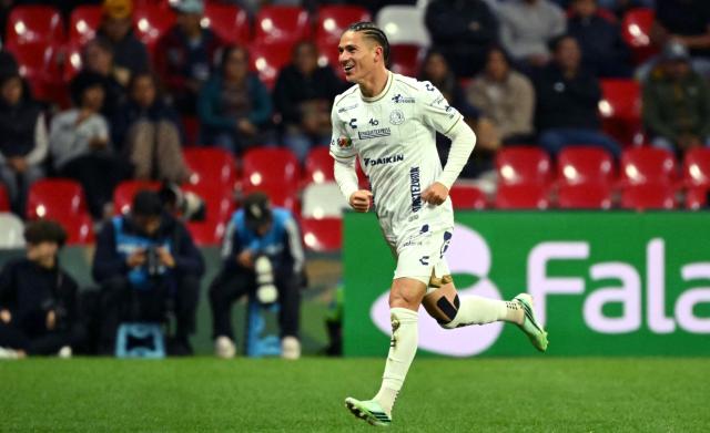 San Luis' midfielder #07 Benjamin Galdames celebrates after scoring the opening goal during the Liga MX Apertura tournament football match between Atlante and San Luis at the Banorte stadium in Mexico City on October 23, 2026. (Photo by Yuri CORTEZ / AFP)