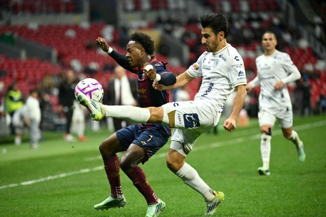 Atlante's Ecuadorian midfielder #07 Jhojan Julio and San Luis' defender #18 Aldo Cruz fight for the ball during the Liga MX Apertura tournament football match between Atlante and San Luis at the Banorte stadium in Mexico City on October 23, 2026. (Photo by Yuri CORTEZ / AFP)