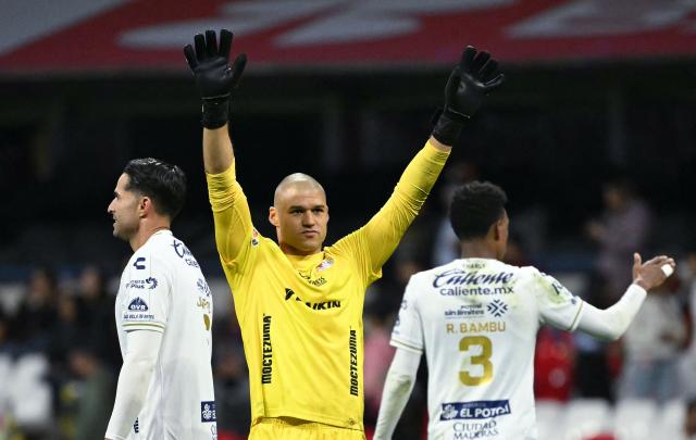 San Luis' goalkeeper #25 Gibran Lajud celebrates after winning during the Liga MX Apertura tournament football match between Atlante and San Luis at the Banorte stadium in Mexico City on October 23, 2026. (Photo by Yuri CORTEZ / AFP)