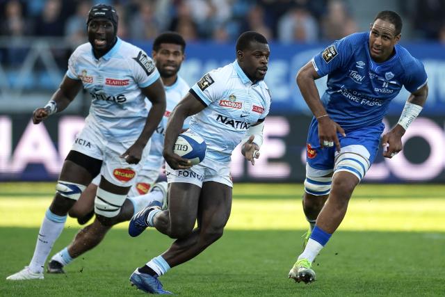 (FILES) Racing92's English wing Christian Wade (C) runs with the ball during the French Top14 rugby union match between Castres Olympique and Racing 92 at The Pierre-Fabre Stadium in Castres, south-western France on March 23, 2024. Christian Wade enjoyed another landmark moment in an extraordinary multi-sport career when he equalled Chris Ashton's all-time English Prem record of 101 tries as Newcastle beat Sale 17-9 on Friday for their first league win of the season. (Photo by Valentine CHAPUIS / AFP)