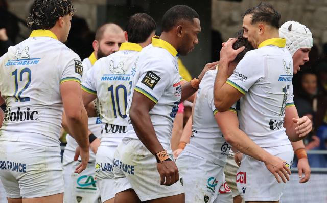 Clermont-Ferrand's French scrum-half Baptiste Jauneau is congratulated by his teammates during the French Top14 rugby union match between RC Vannes and ASM Clermont at the Stade de la Rabine in Vannes, western France on October 24, 2026. (Photo by Fred TANNEAU / AFP)