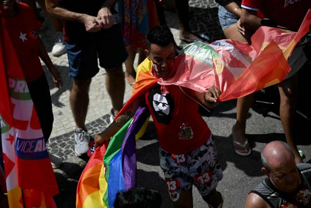 Supporters of Brazil's President and presidential candidate Luiz Inacio Lula da Silva of the Workers' Party (PT) attend a rally on Copacabana beach in Rio de Janeiro, Brazil, on October 24, 2026, ahead of the presidential election runoff. (Photo by MAURO PIMENTEL / AFP)