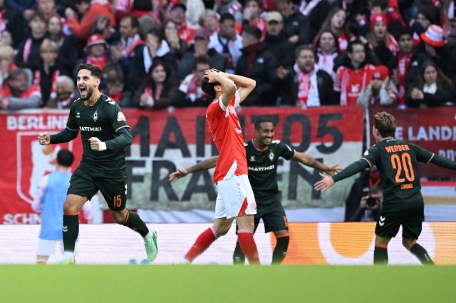 Bremen's Dutsch midfielder #15 Ludovit Reis (L) celebrates scoring during the German first division Bundesliga football match between Mainz 05 and Werder Bremen in Mainz on October 24, 2026. (Photo by Kirill KUDRYAVTSEV / AFP) / DFL REGULATIONS PROHIBIT ANY USE OF PHOTOGRAPHS AS IMAGE SEQUENCES AND/OR QUASI-VIDEO